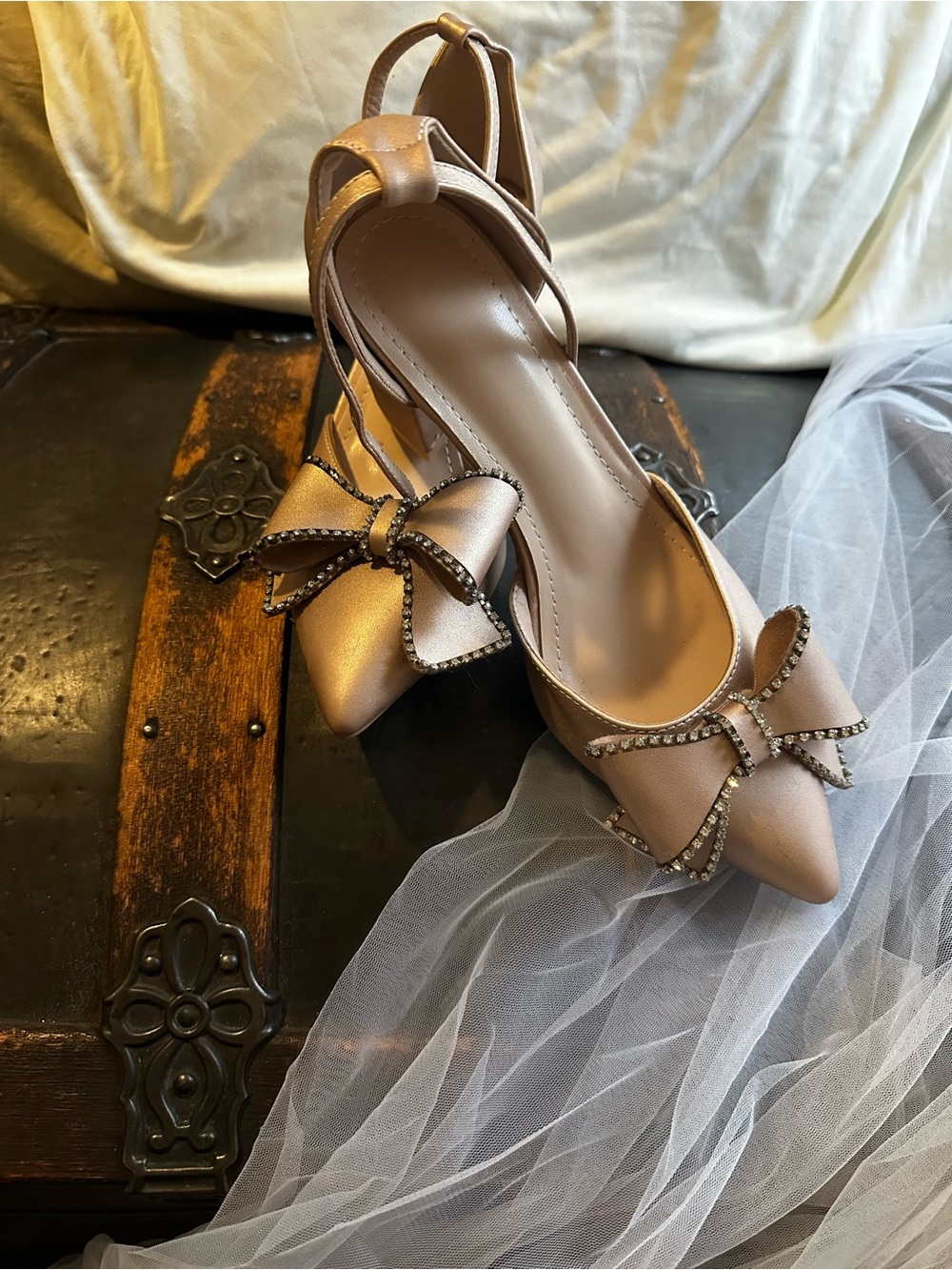 Elegant Bow-Accent Slingback Pumps in Nude